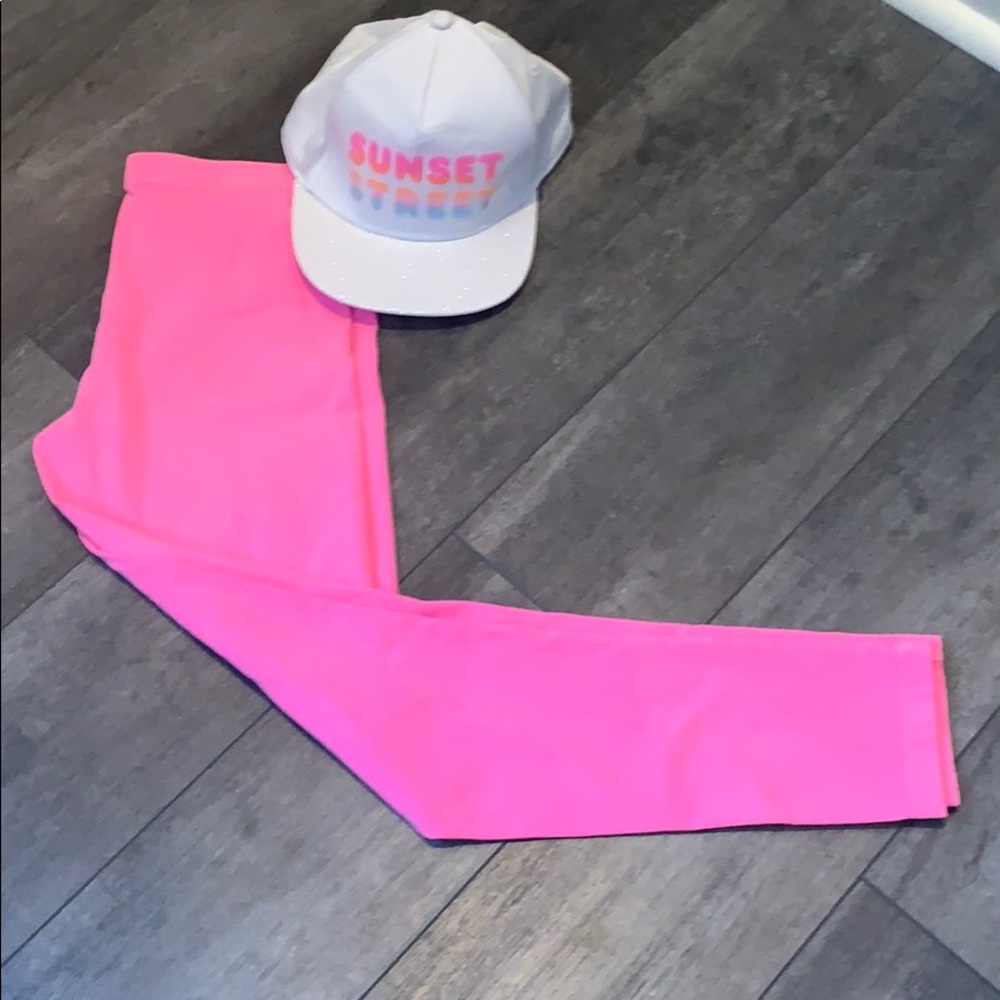 Pink leggings and baseball cap